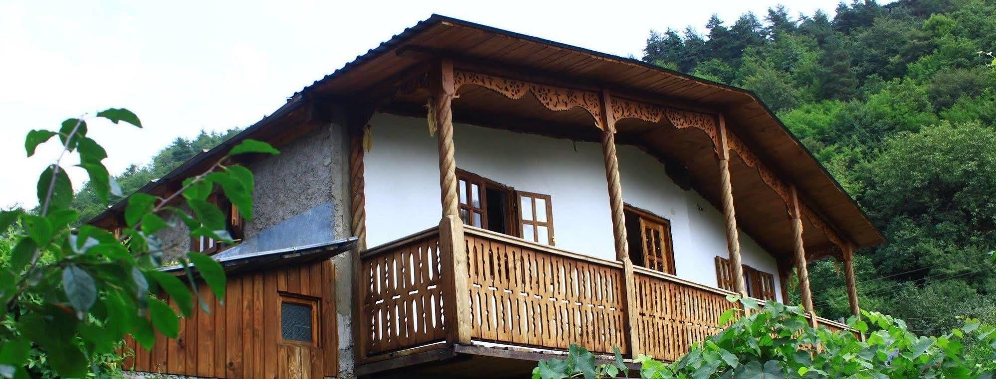 Guest House Gallery Oni Bagian luar foto