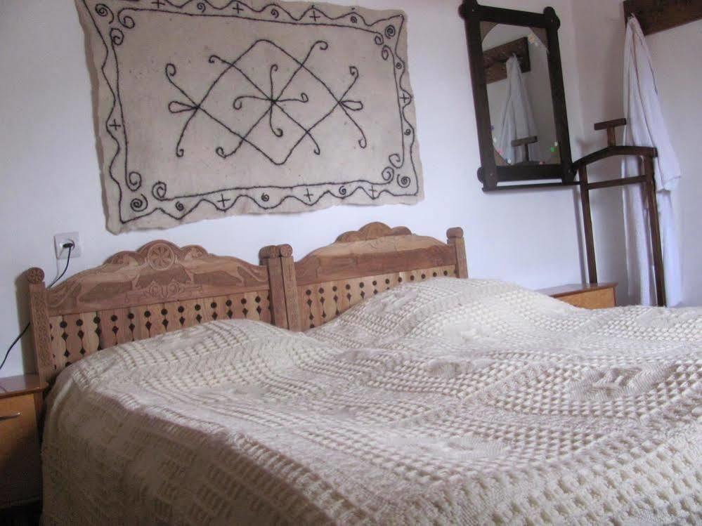Guest House Gallery Oni Bagian luar foto