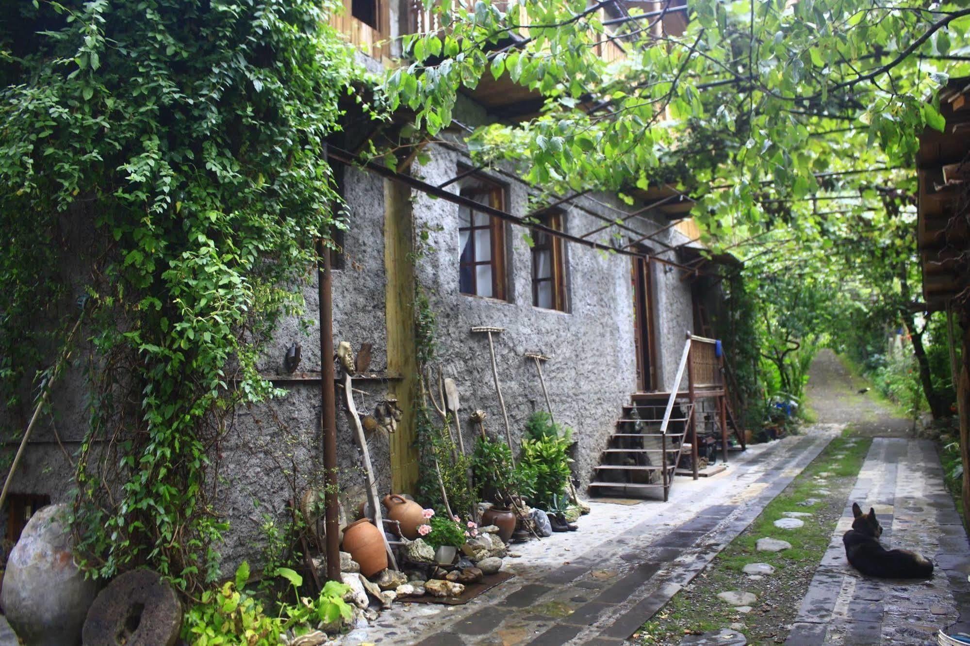 Guest House Gallery Oni Bagian luar foto
