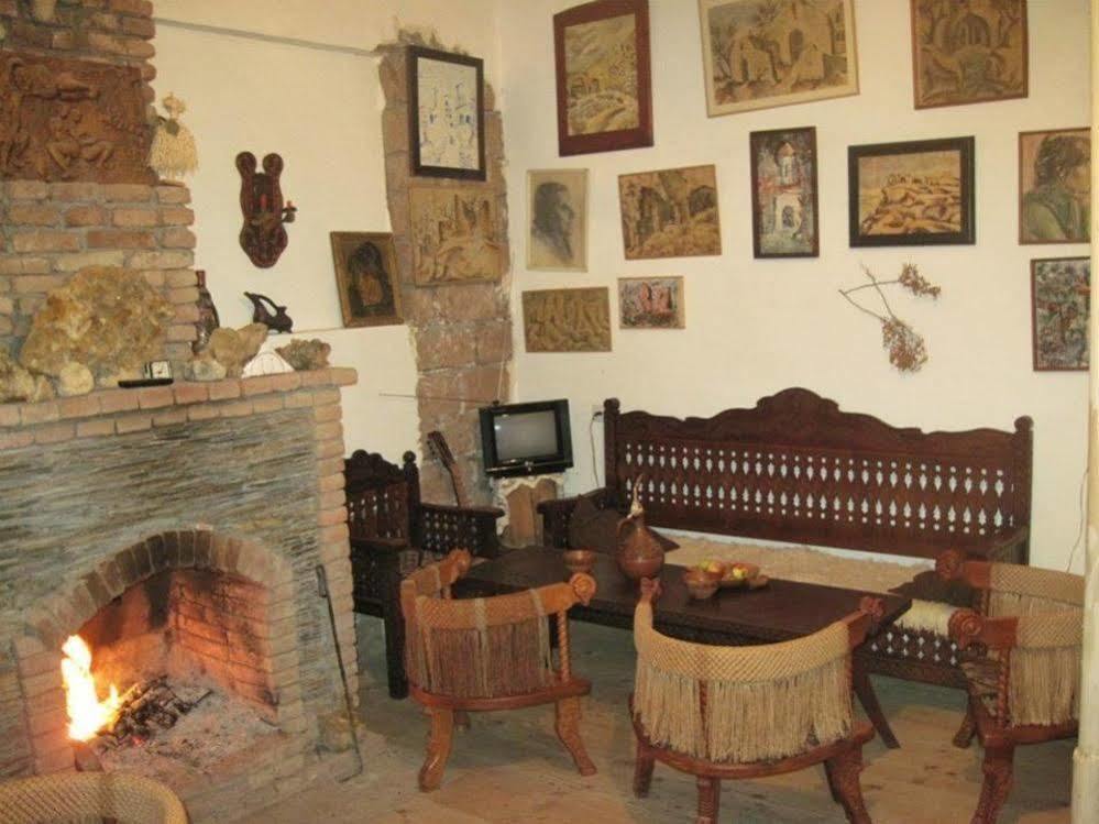 Guest House Gallery Oni Bagian luar foto